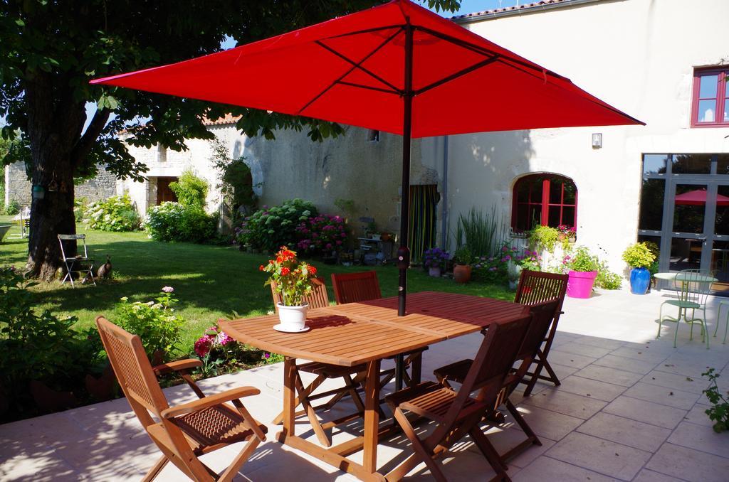 Bed and Breakfast Le Logis De La Poupeliere Vouhé Esterno foto