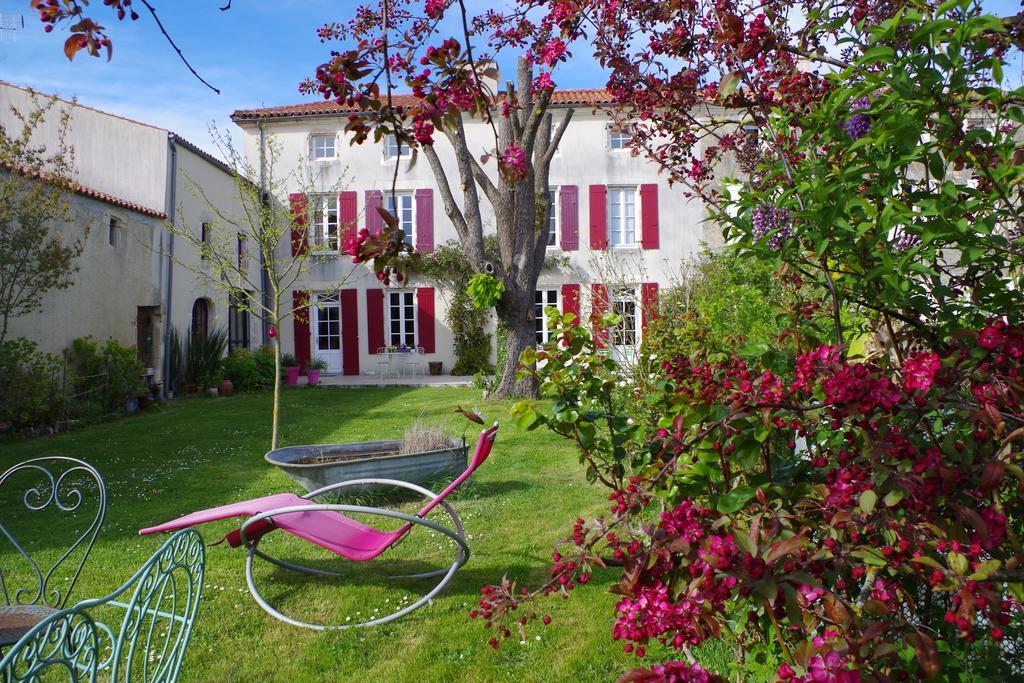 Bed and Breakfast Le Logis De La Poupeliere Vouhé Esterno foto