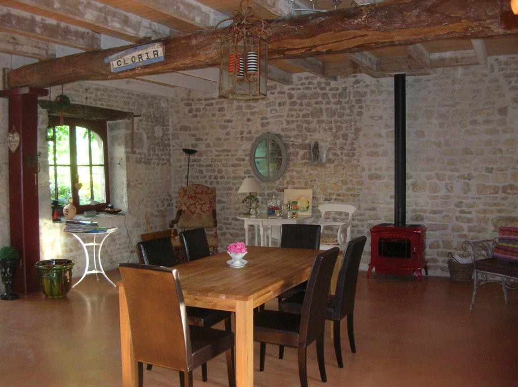 Bed and Breakfast Le Logis De La Poupeliere Vouhé Esterno foto