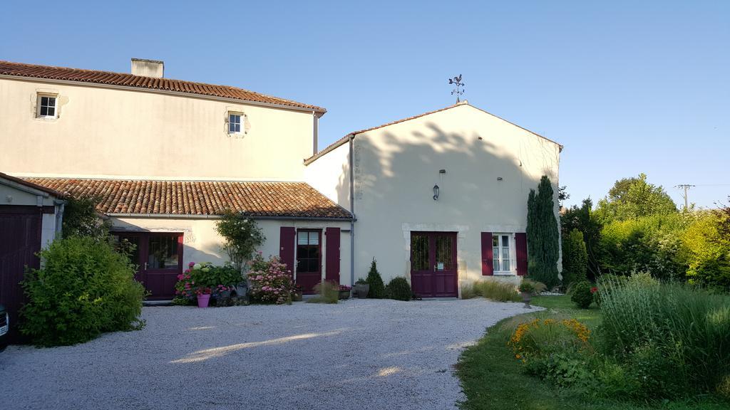 Bed and Breakfast Le Logis De La Poupeliere Vouhé Esterno foto